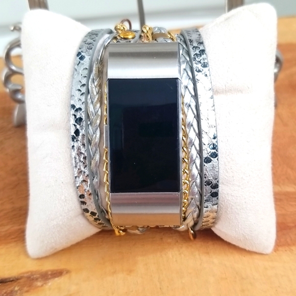 Fitbit Charge 2 Bundle With 7 Interchangeable Bands and USB Charger. - Picture 7 of 16